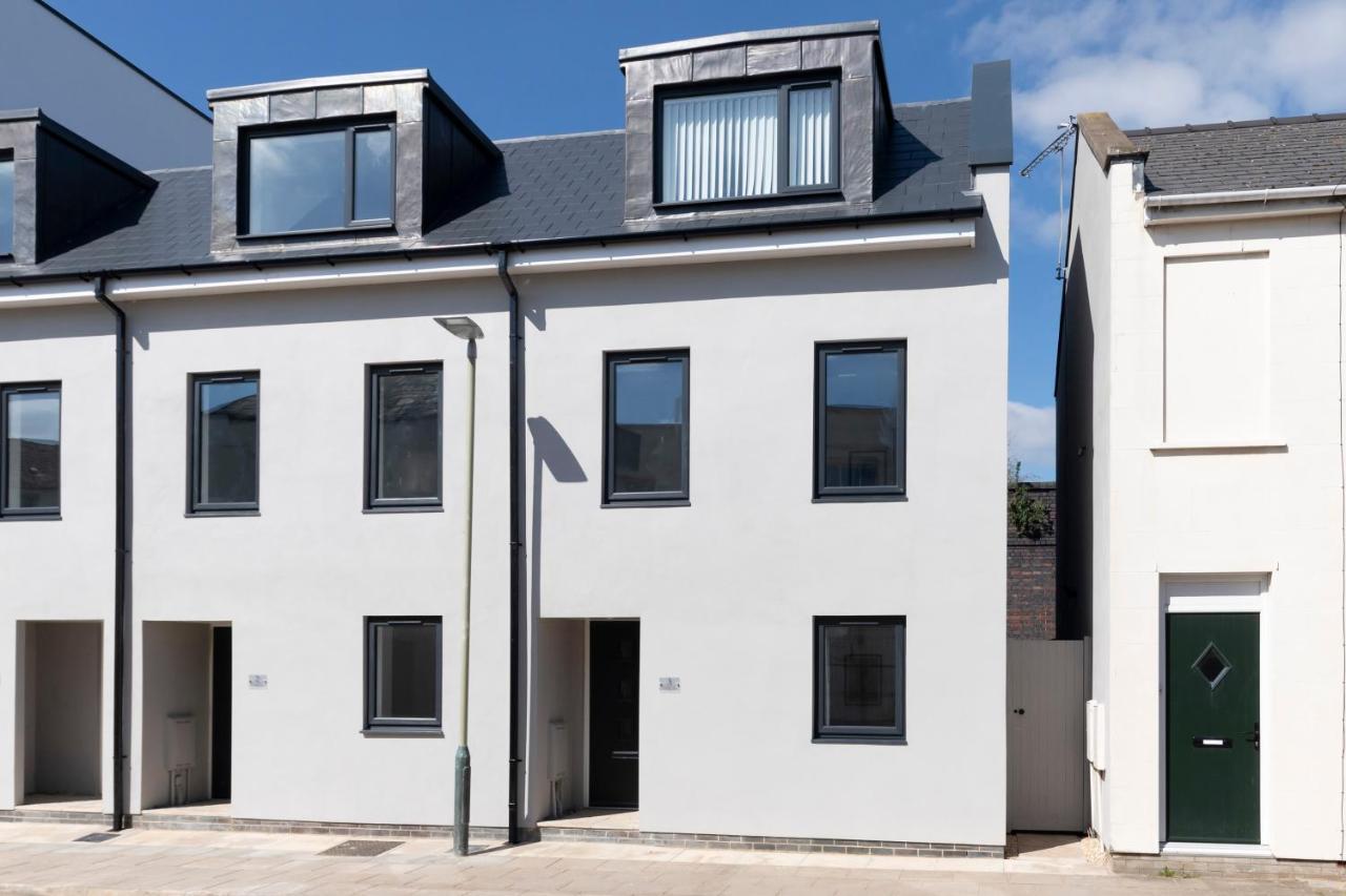 Modern Four Bedroom Four Bathroom Home Cheltenham Dış mekan fotoğraf