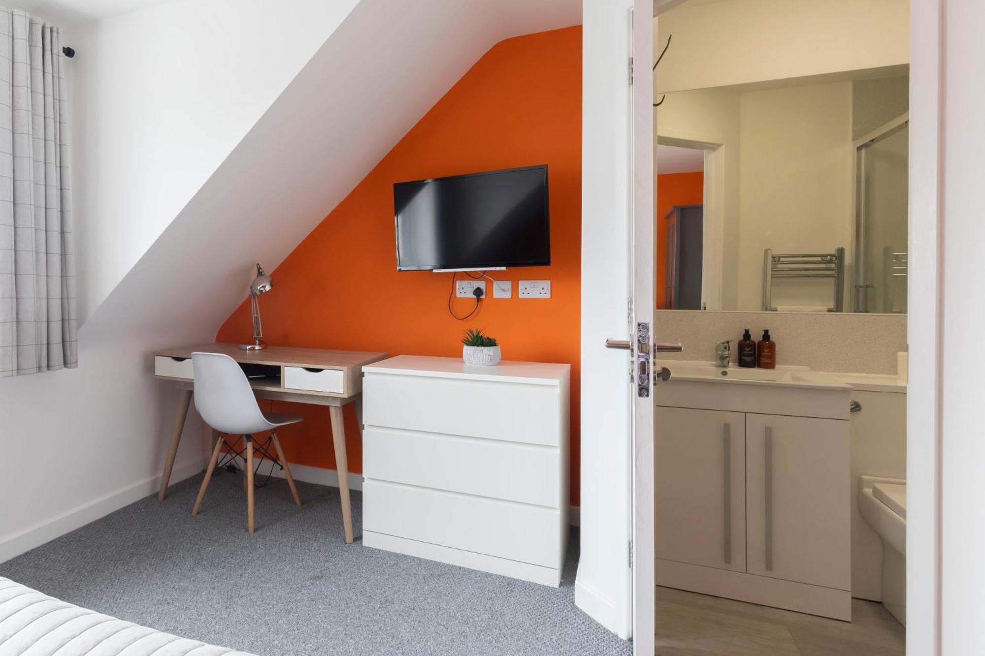 Modern Four Bedroom Four Bathroom Home Cheltenham Dış mekan fotoğraf