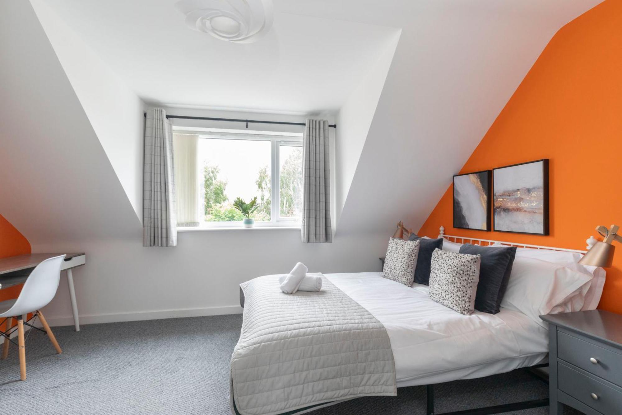 Modern Four Bedroom Four Bathroom Home Cheltenham Dış mekan fotoğraf